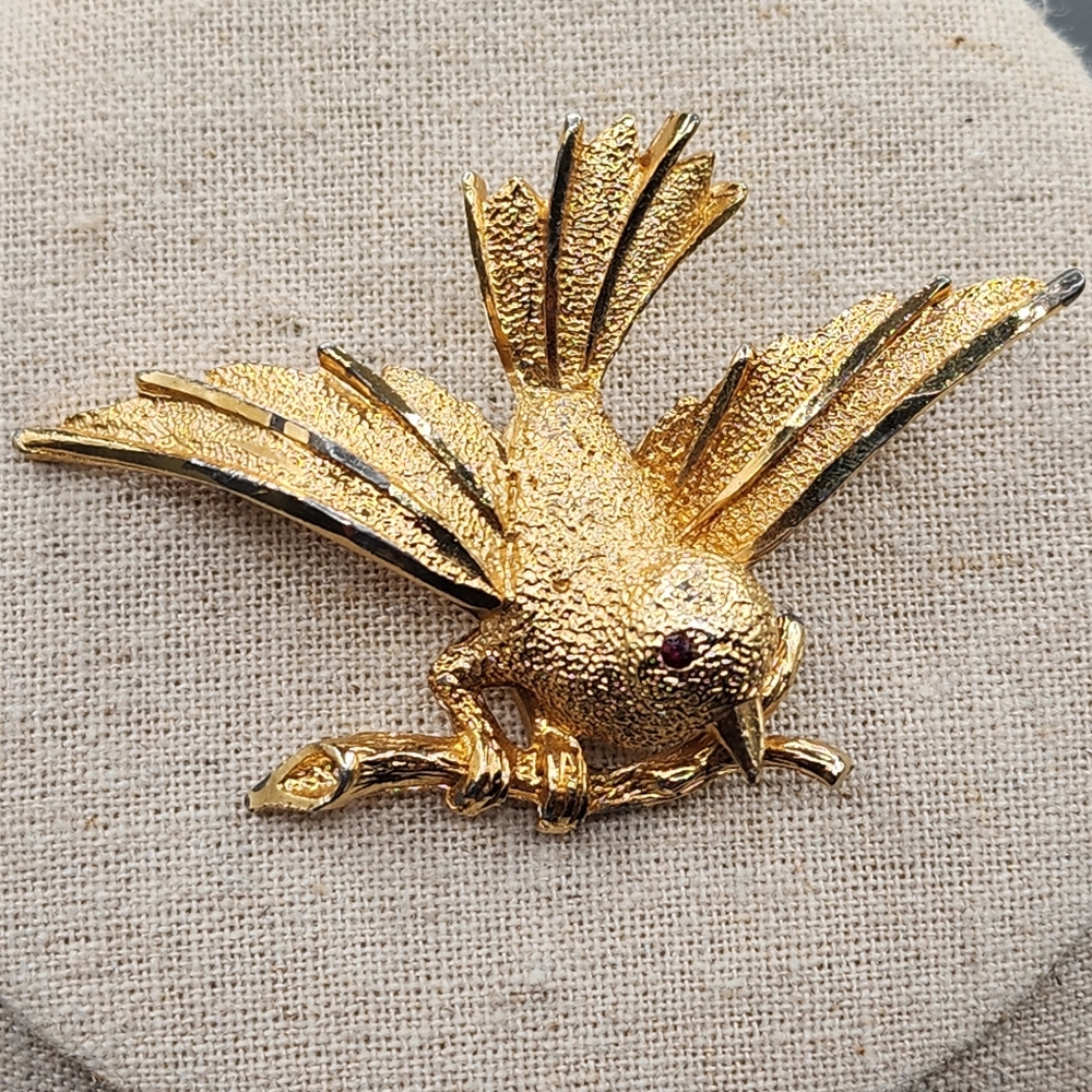 Vintage 1950's Gold Tone Elegant Bird Red Eye Brooch